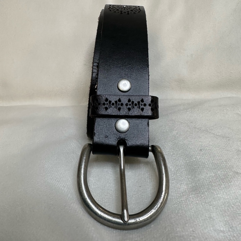 Lucky brand women’s black leather belt